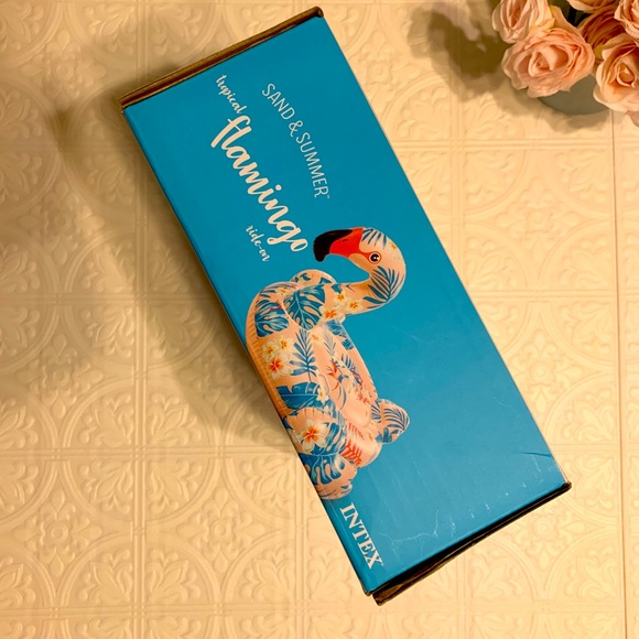 Tropical Flamingo Giant Ride-on Pool Float - Picture 2 of 2